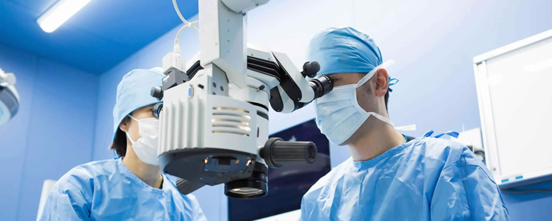 顕微鏡下眼科手術